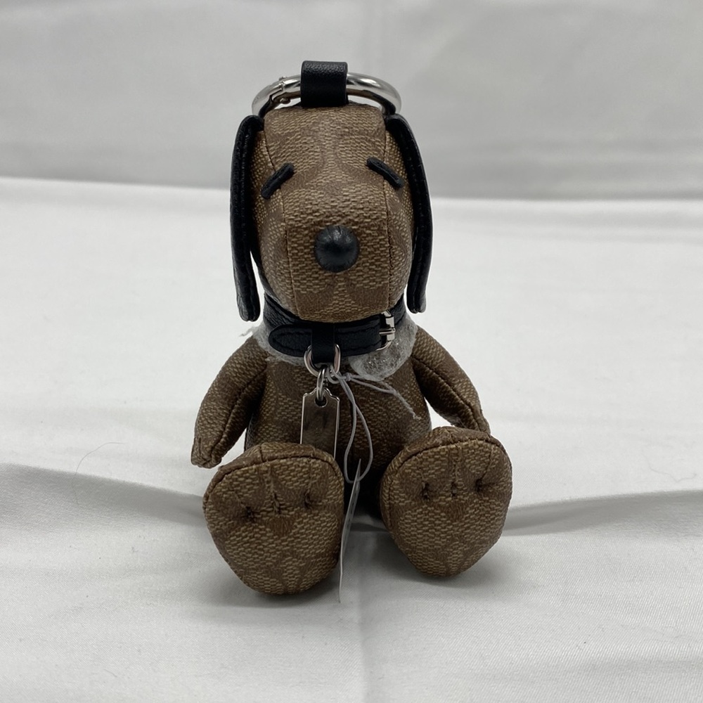 NWT Coach X Peanuts Snoopy BagCharm SIGNATURE Canvas Purse Keychain Logo Limited - Picture 5 of 8